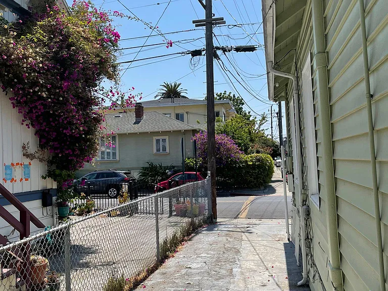 48th St — Photo 11