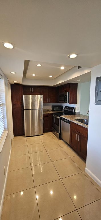 3050 N Palm Aire Dr APT 508, photo 3