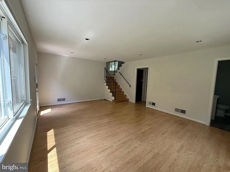 9209 E Parkhill Dr — Photo 11