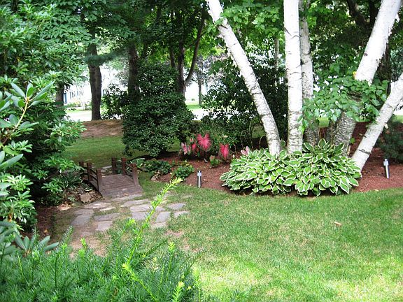 Mature Private Landscaped Yard