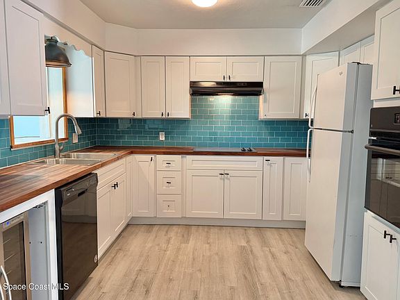 3rd image of 400 Cassia Blvd