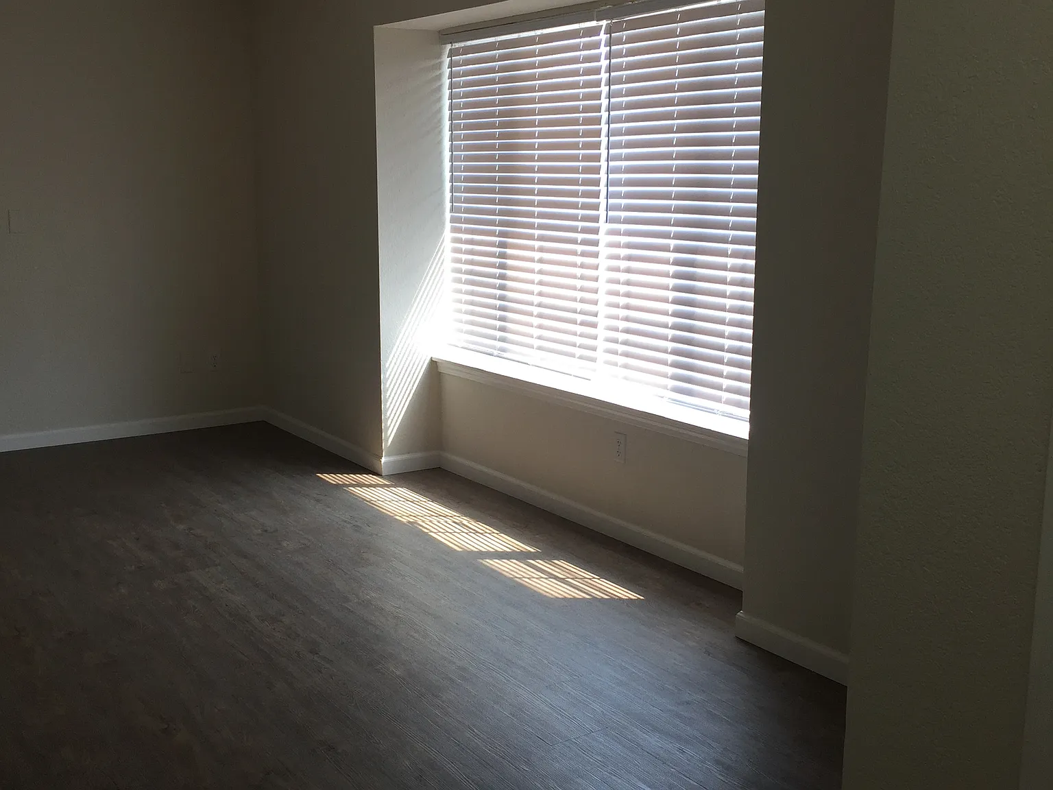 2 bed, 1.5 bath, 1050 sqft, $2,100 — Photo 3