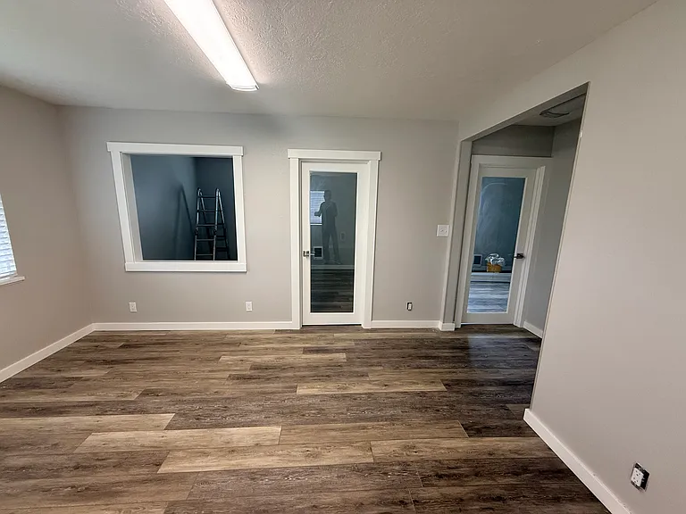 490 N Pine St — Photo 8
