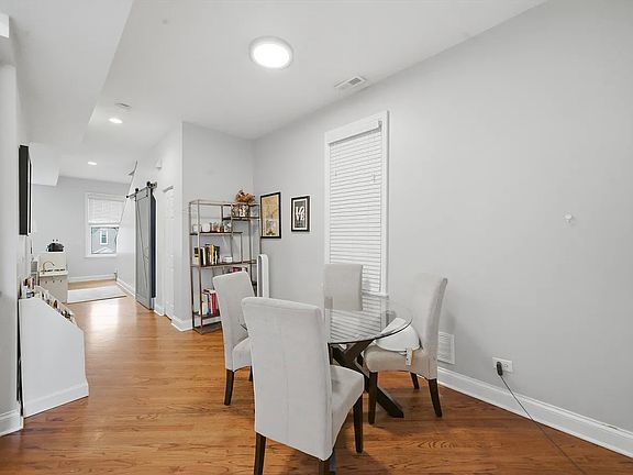 5th image of 1532 W Oakdale Ave #2