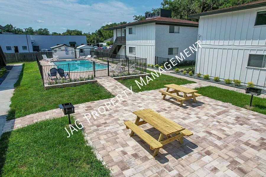 "Charming 2-Bed Oasis in Orange Park: Cozy 865 Sq Ft Haven on Berrier Street!" — Photo 4
