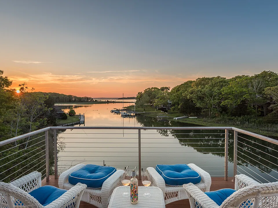 11 Noyac Harbor Rd