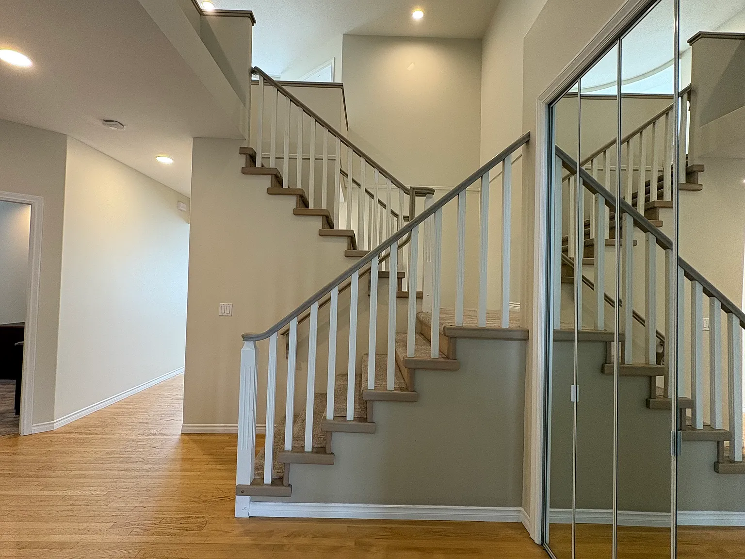 6 bed, 4.5 bath, 5000 sqft, $6,950 — Photo 3