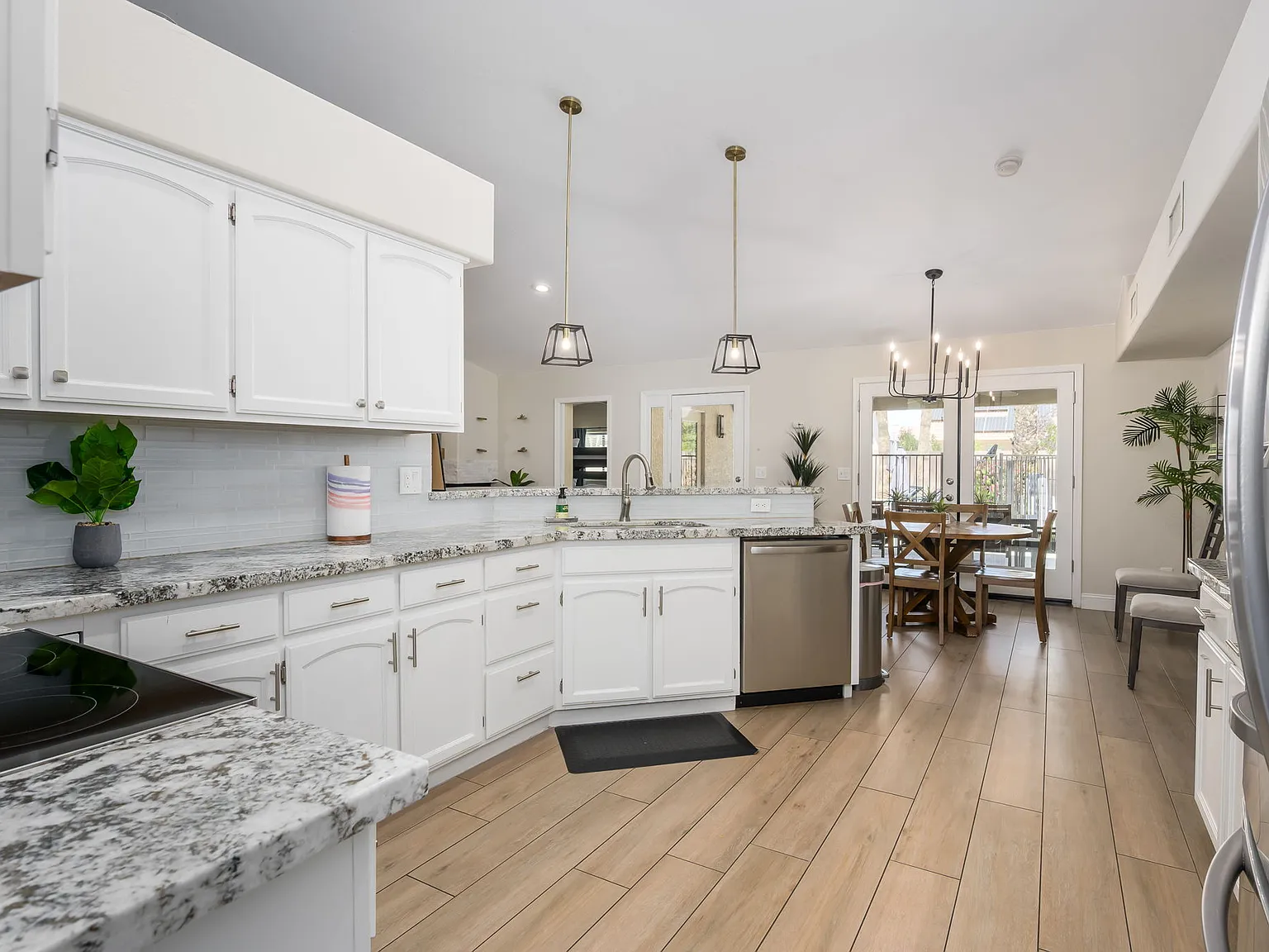 4 bed, 2.5 bath, 2699 sqft, $6,250 — Photo 3