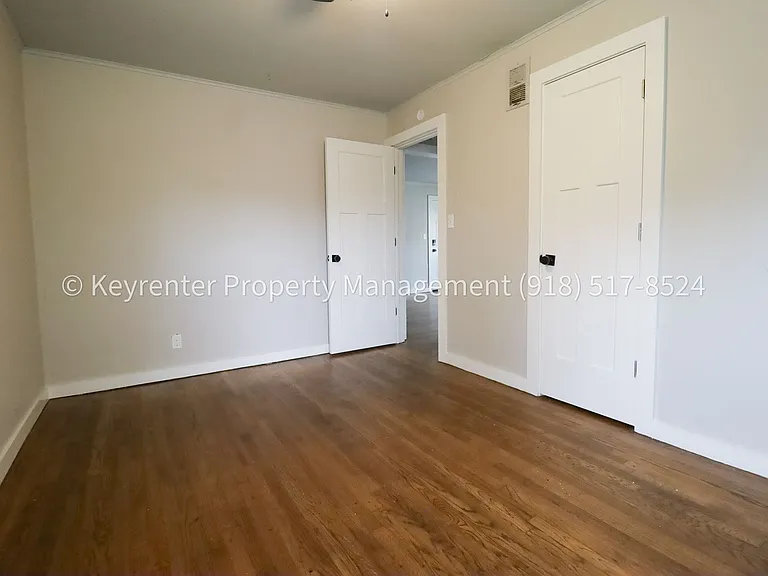 E Independence St Fourplex — Photo 15