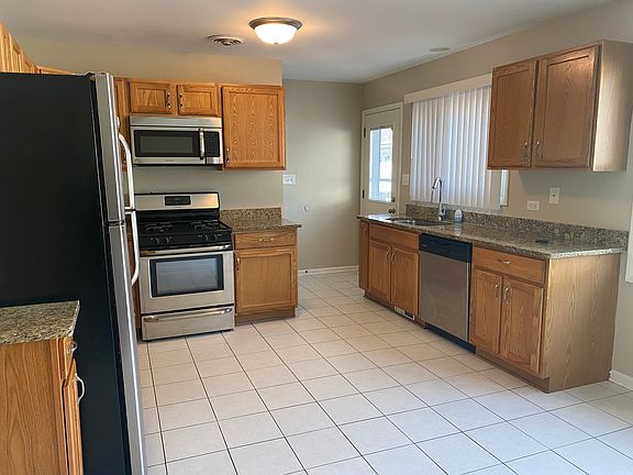 5th image of 10242 Hickory Dr