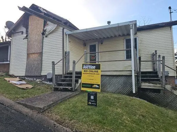 1742 S 28th St, Clarksburg, WV 26301