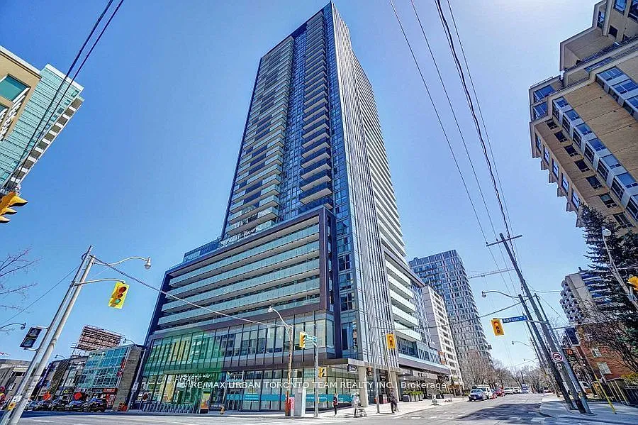 The Eglinton — Photo 1