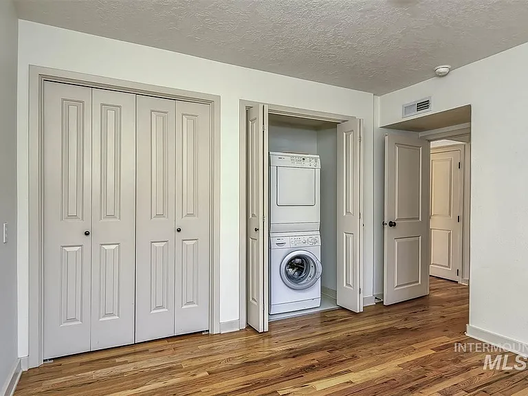 420 W Village Ln — Photo 18