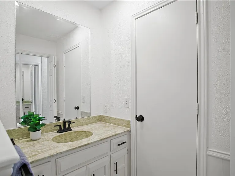 2309 Lawndale Dr — Photo 18