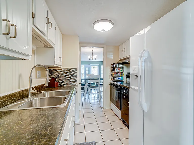 8064 Hetz Dr — Photo 9