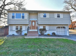 37 Pleasant View Ave, Bloomingdale, NJ 07403