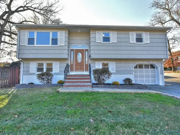 37 Pleasant View Ave, Bloomingdale Boro, NJ 07403