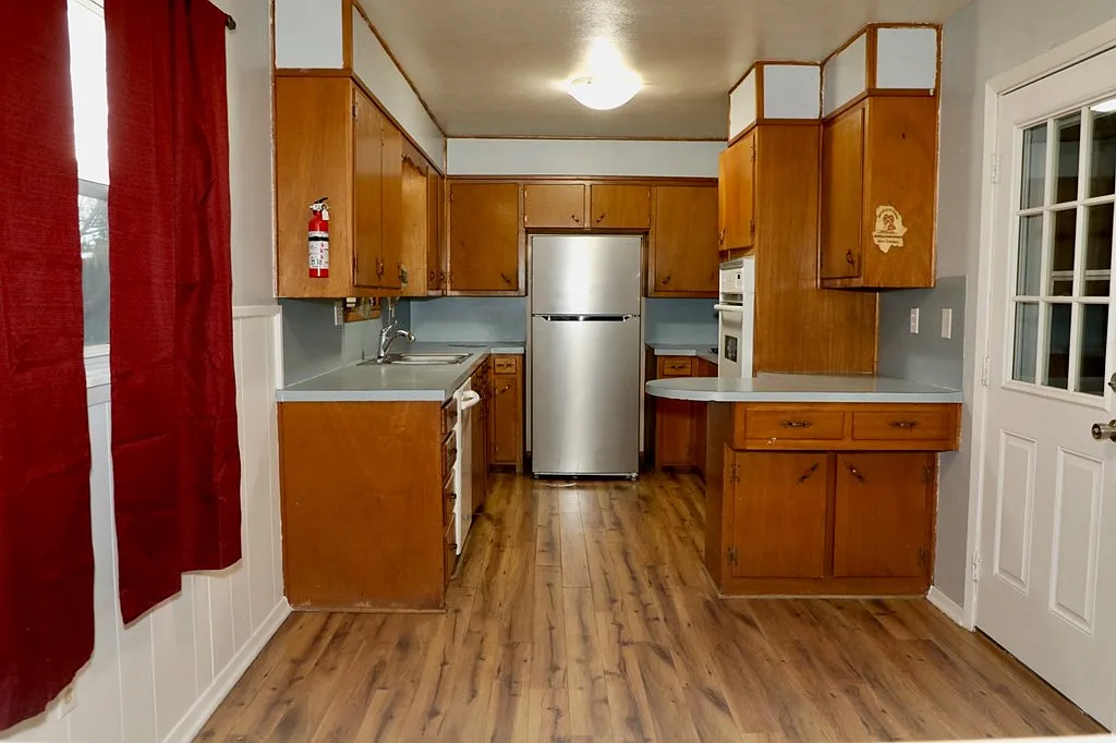 3 bed, 2.0 bath, 2164 sqft, $2,100 — Photo 4