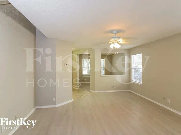 131 Hampton Bnd — Photo 3