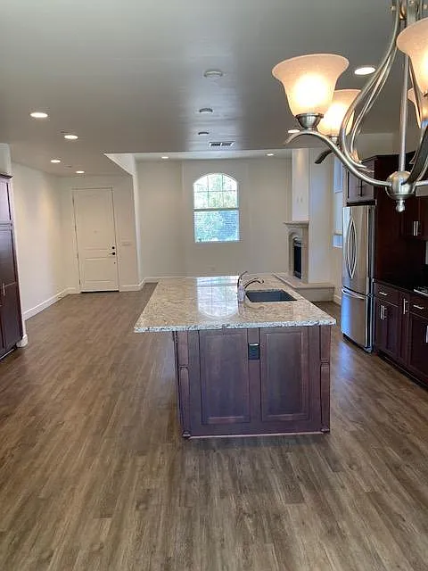 4 bed, 2.5 bath, 2260 sqft, $5,800 — Photo 3