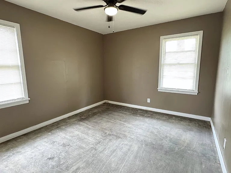 808 Kyle St — Photo 13