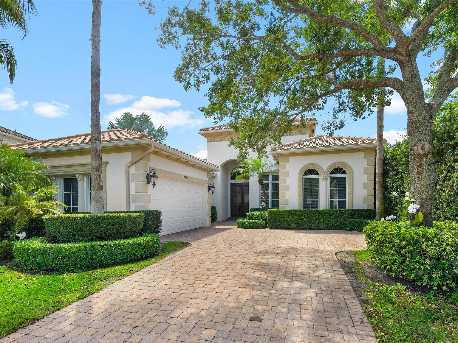 4 bed, 4.5 bath, 3333 sqft, $25,000 — Photo 2