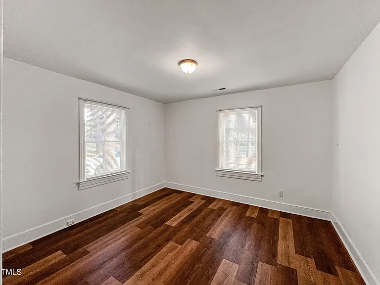 1800 Rosewood Ave — Photo 4