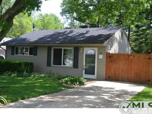 221 W Ann Arbor Ave, Pontiac, MI 48340