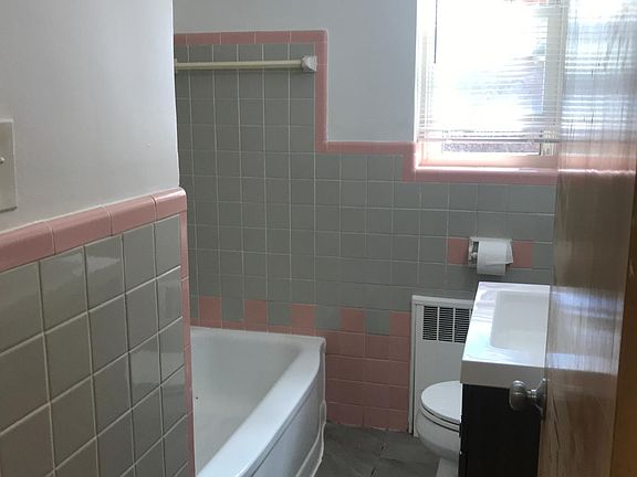 2nd image of 5572 Beechmont Ave APT 1