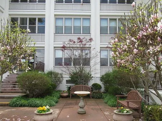 Studio, 424 sqft, $1,858 — Photo 3