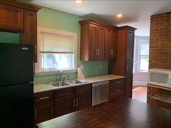 2nd image of 781 Ashland Ave #2
