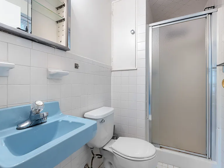 124 Lake Shore Rd #2A — Photo 9