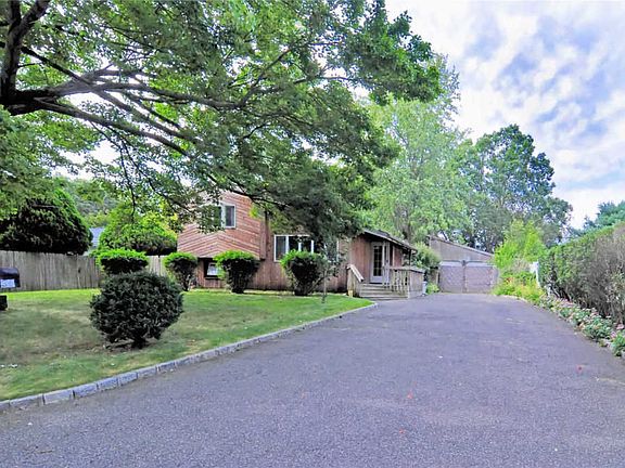 2nd image of 36 Bruce Ln