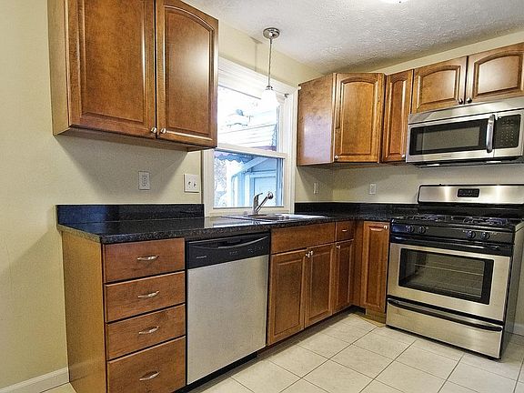 3rd image of 1762 Longwood Dr
