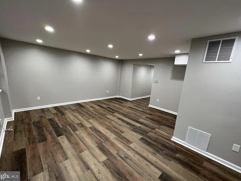 5748 Yellowrose Ct — Photo 15