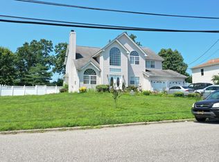 110 S Hillside Ave, Nesconset, NY