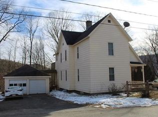 7 Pine St, Huntington, MA 01050