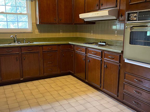 5th image of 2934 Marvin Cir