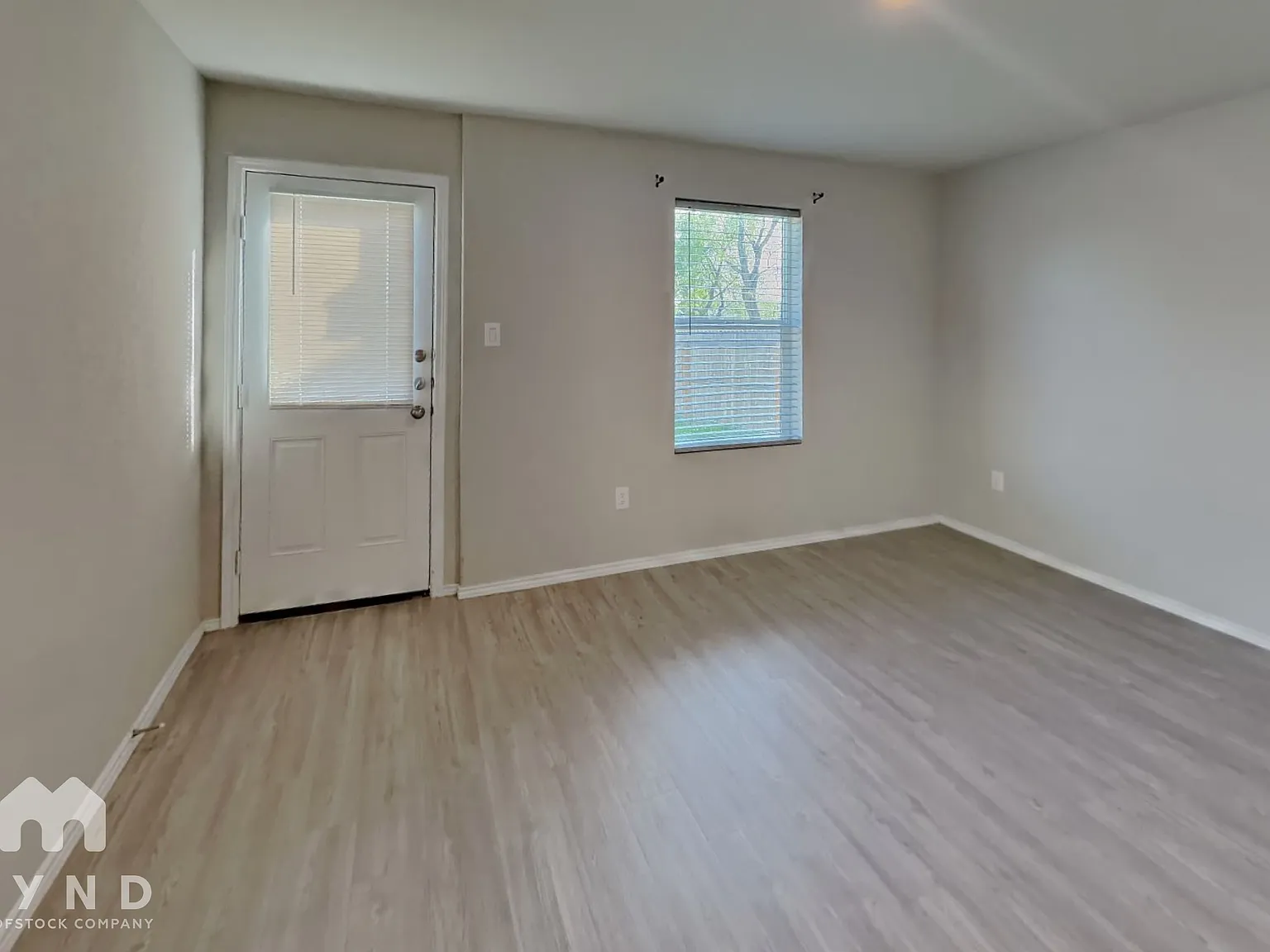 2 bed, 2.5 bath, 1013 sqft, $1,295 — Photo 3