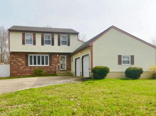 8 Tall Timber Ln, Burlington, NJ 08016