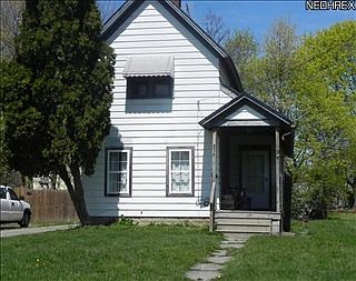 1st image of 834 W 22nd St