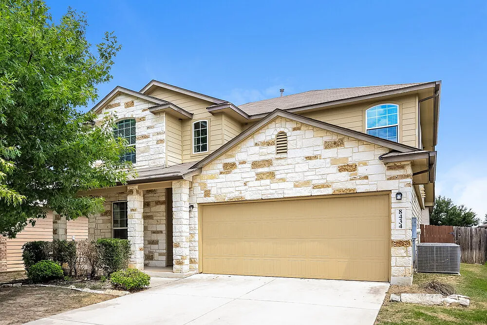 4 bed, 2.5 bath, 2271 sqft, $1,940 — Photo 4