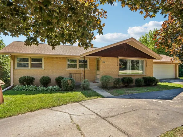 4440 N 135th STREET, Brookfield, WI 53005