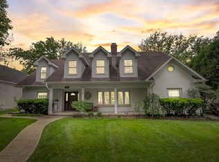 924 E Glenwood Rd, Glenview, IL