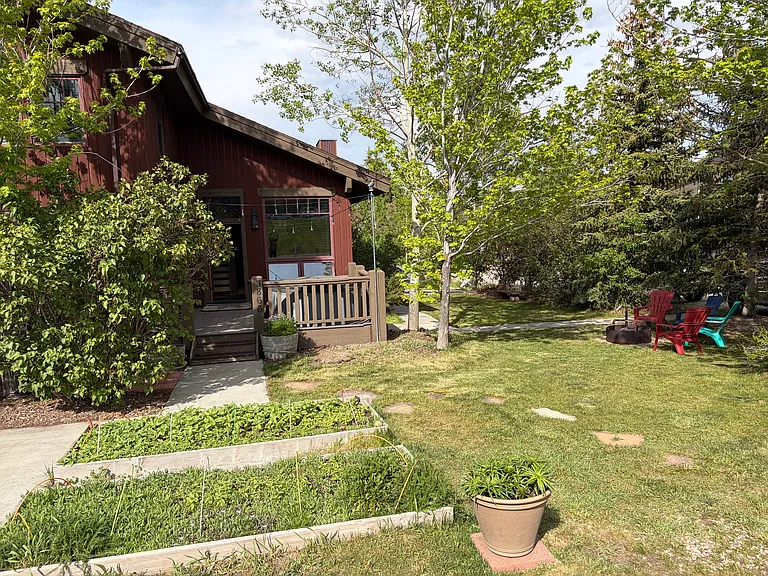 3866 Holiday Curve Dr — Photo 17