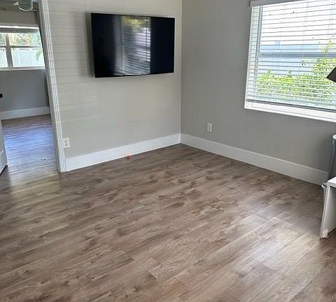5th image of 1431 Indiana Ave