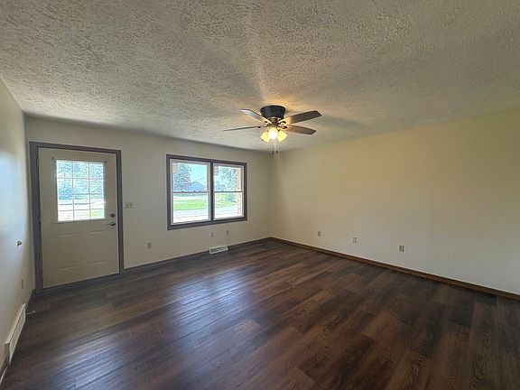 3rd image of 800 Cotton St