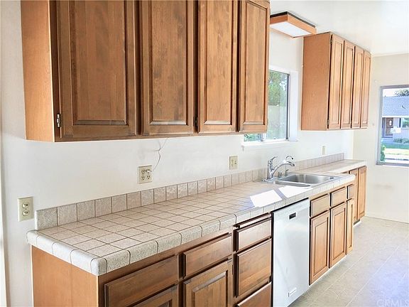 4th image of 21610 Marjorie Ave
