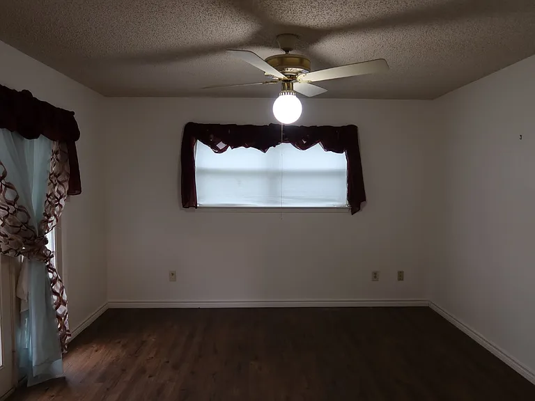 101 Travis Ln — Photo 6