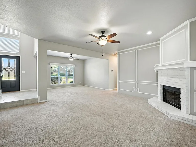 1100 Timberline Ln — Photo 3